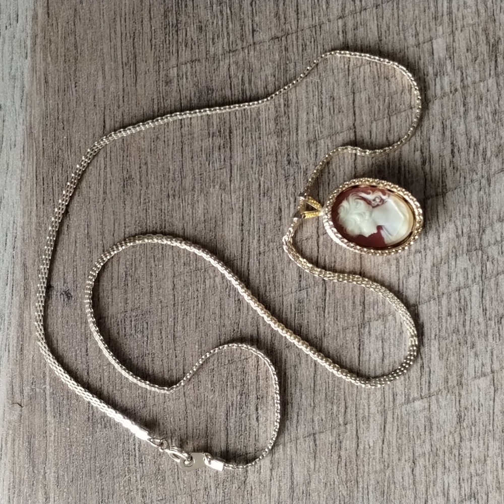Vintage cameo silhouette necklace, gold color